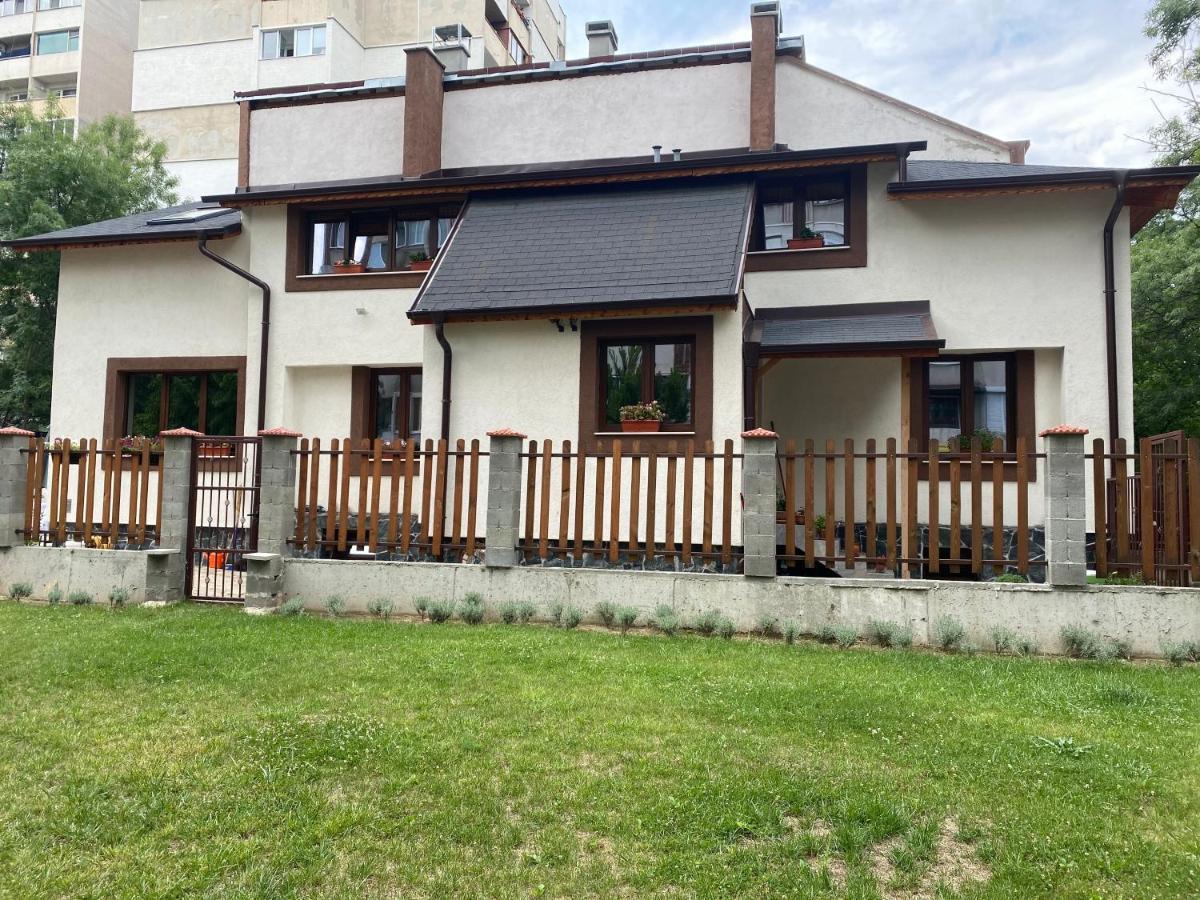 Family House - Free Parking Guest house 3*