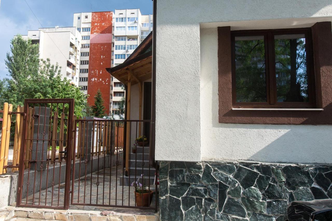 Family House - Free Parking