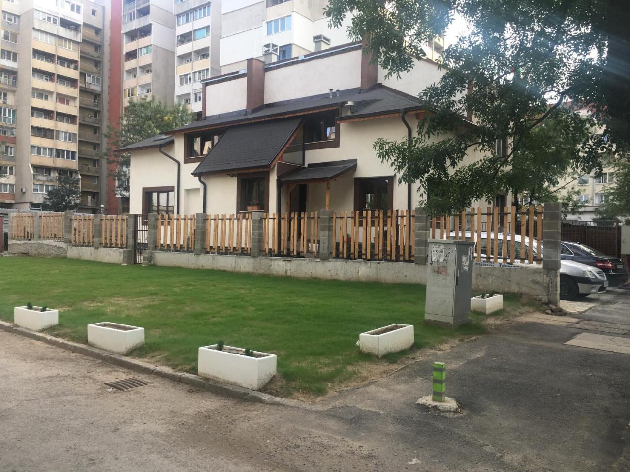 Guest house Family House - Free Parking 3*
