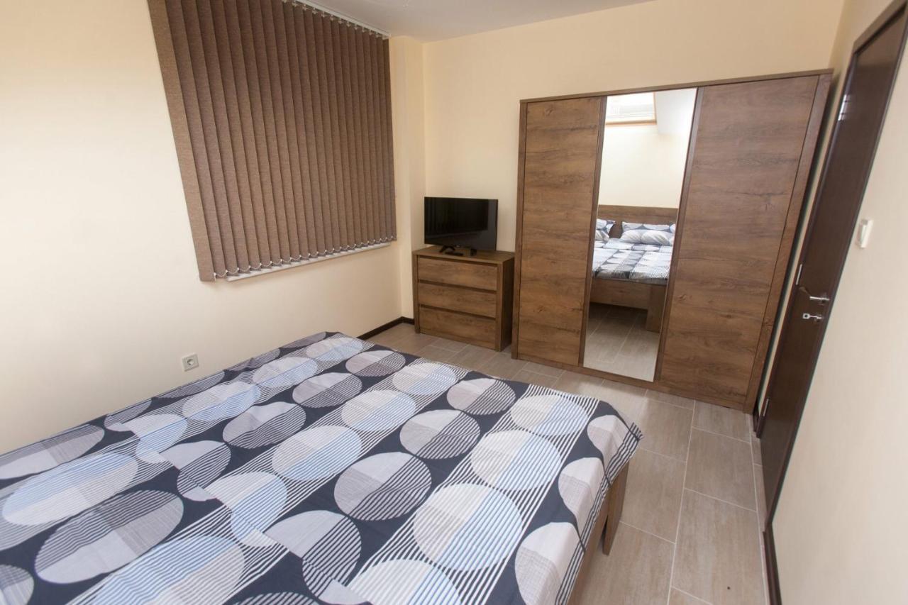 Family House - Free Parking Guest house