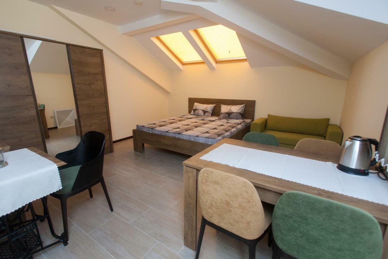 Guest house Family House - Free Parking