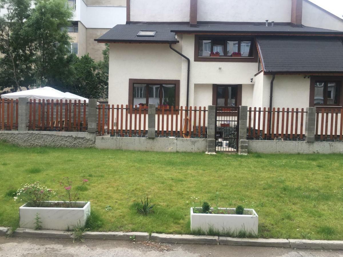 Family House - Free Parking