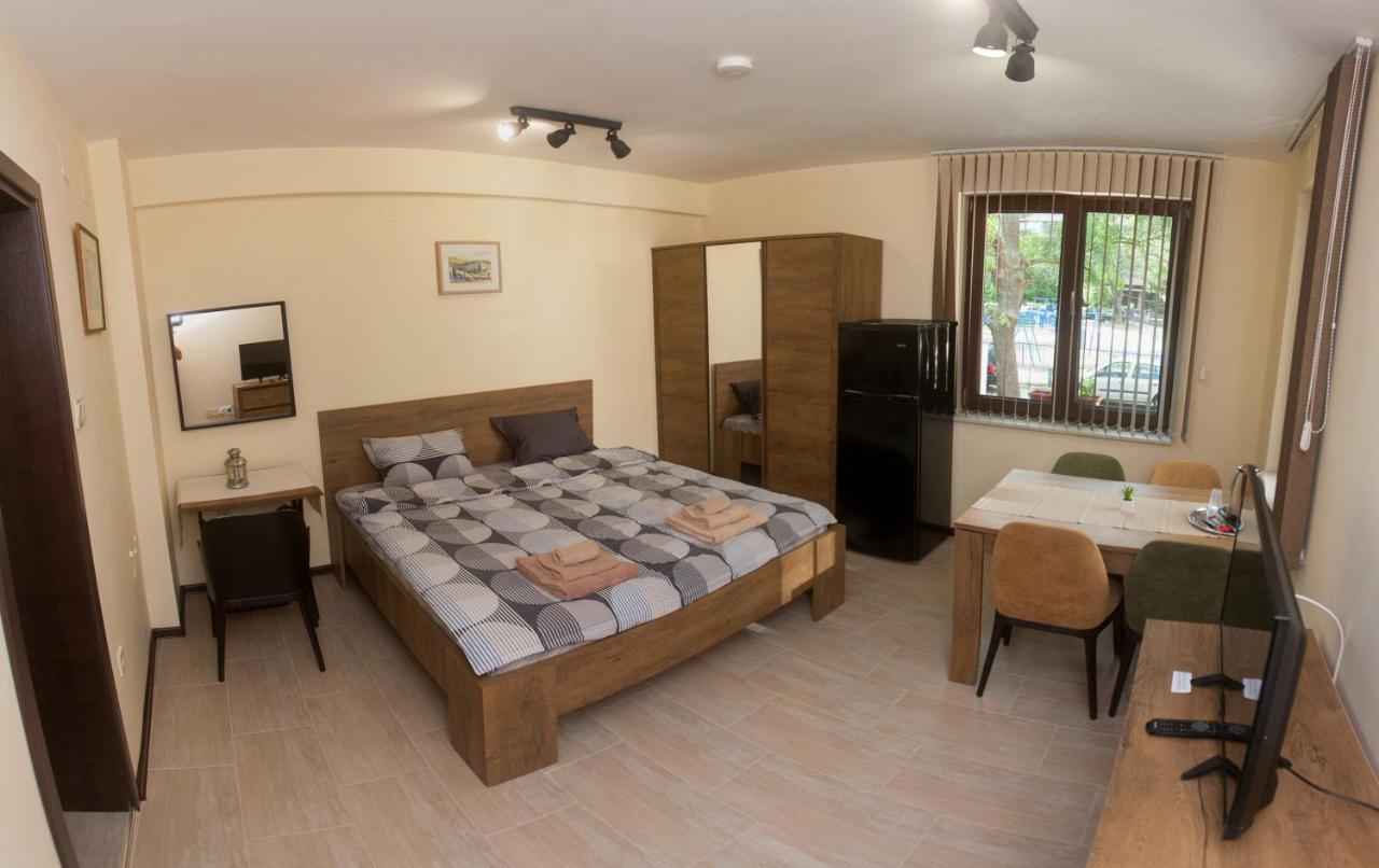 Guest house Family House - Free Parking 3*