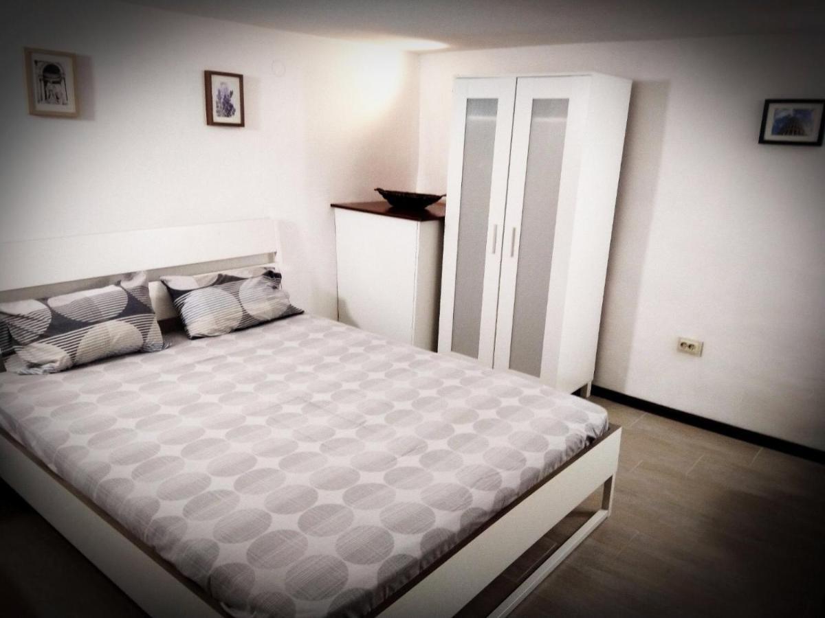 Family House - Free Parking Guest house 3*