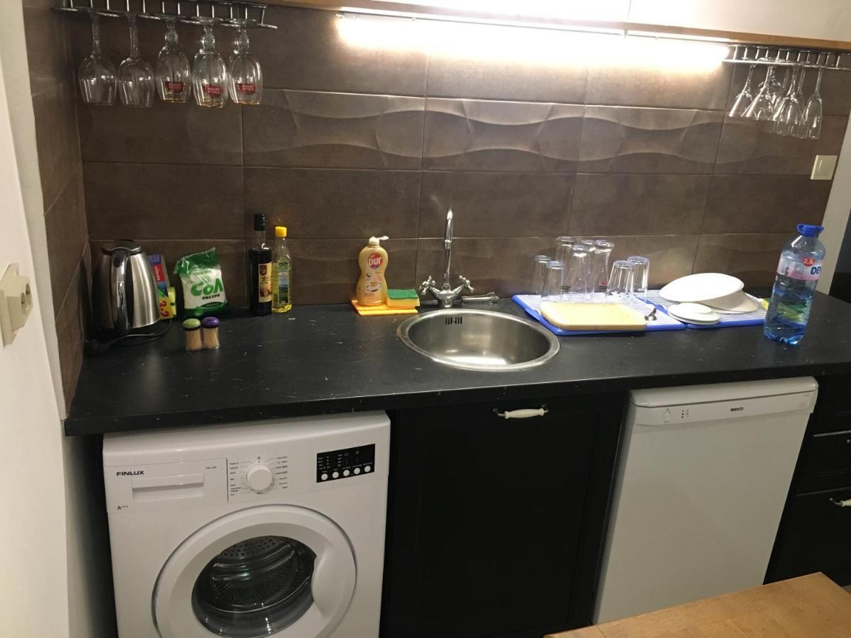 Family House - Free Parking Guest house