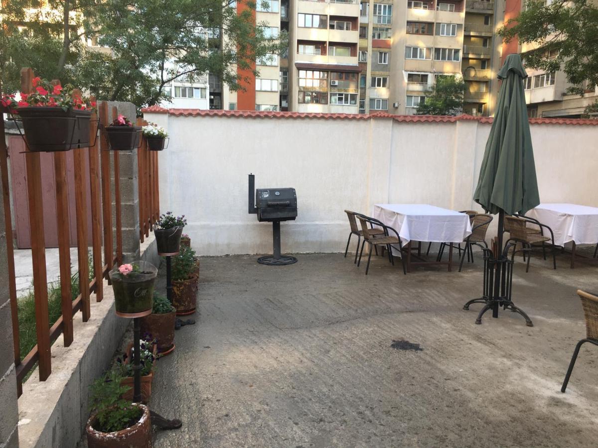 Family House - Free Parking Guest house